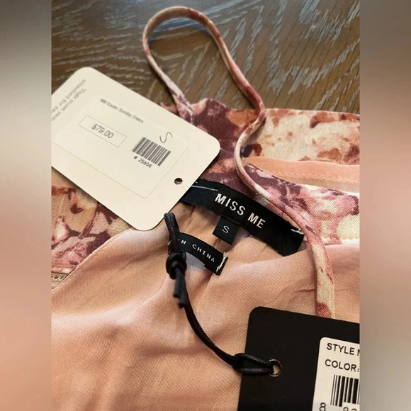 Miss Me Prized Possession Halter Off The Shoulder
Floral Ruffle Dress S. NWT - Picture 13 of 16